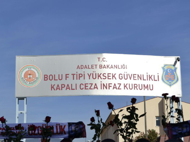 sevenleri-boluya-akin-etti